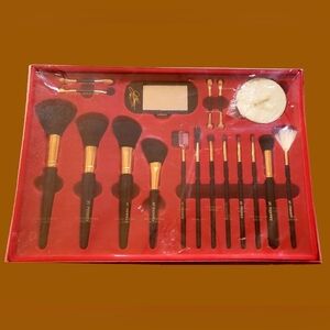 BRAND NEW JCPENNEY SIGNATURE COLLECTION ~ 18 PIECE COMPLETE MAKE-UP BRUSH SET